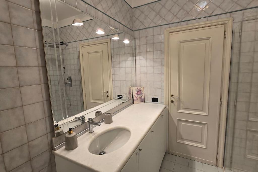 Tra Mare E Castello Apartment Специя Екстериор снимка