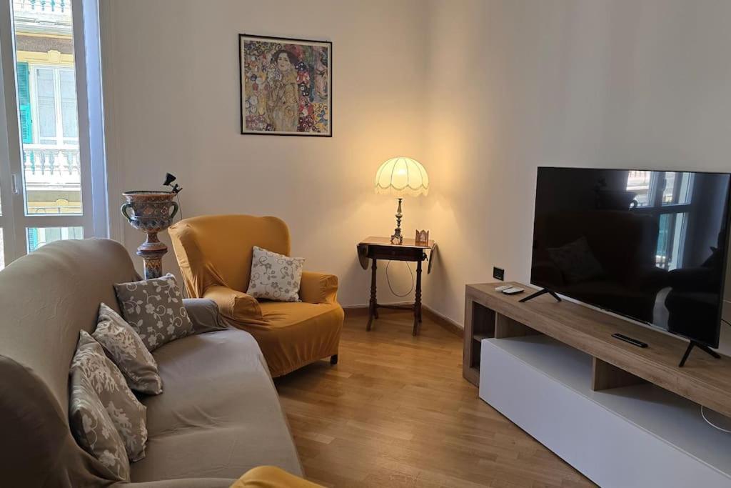 Tra Mare E Castello Apartment Специя Екстериор снимка